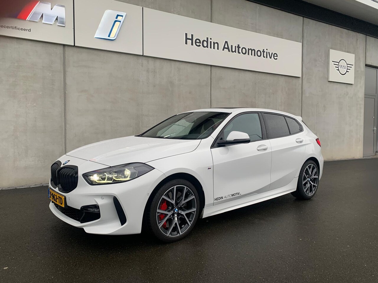 BMW 1-serie - 118i | Achteruitrijcamera | DAB-Tuner | Hifi System | Glazen Panoramadak | PDC Voor/Achter - AutoWereld.nl