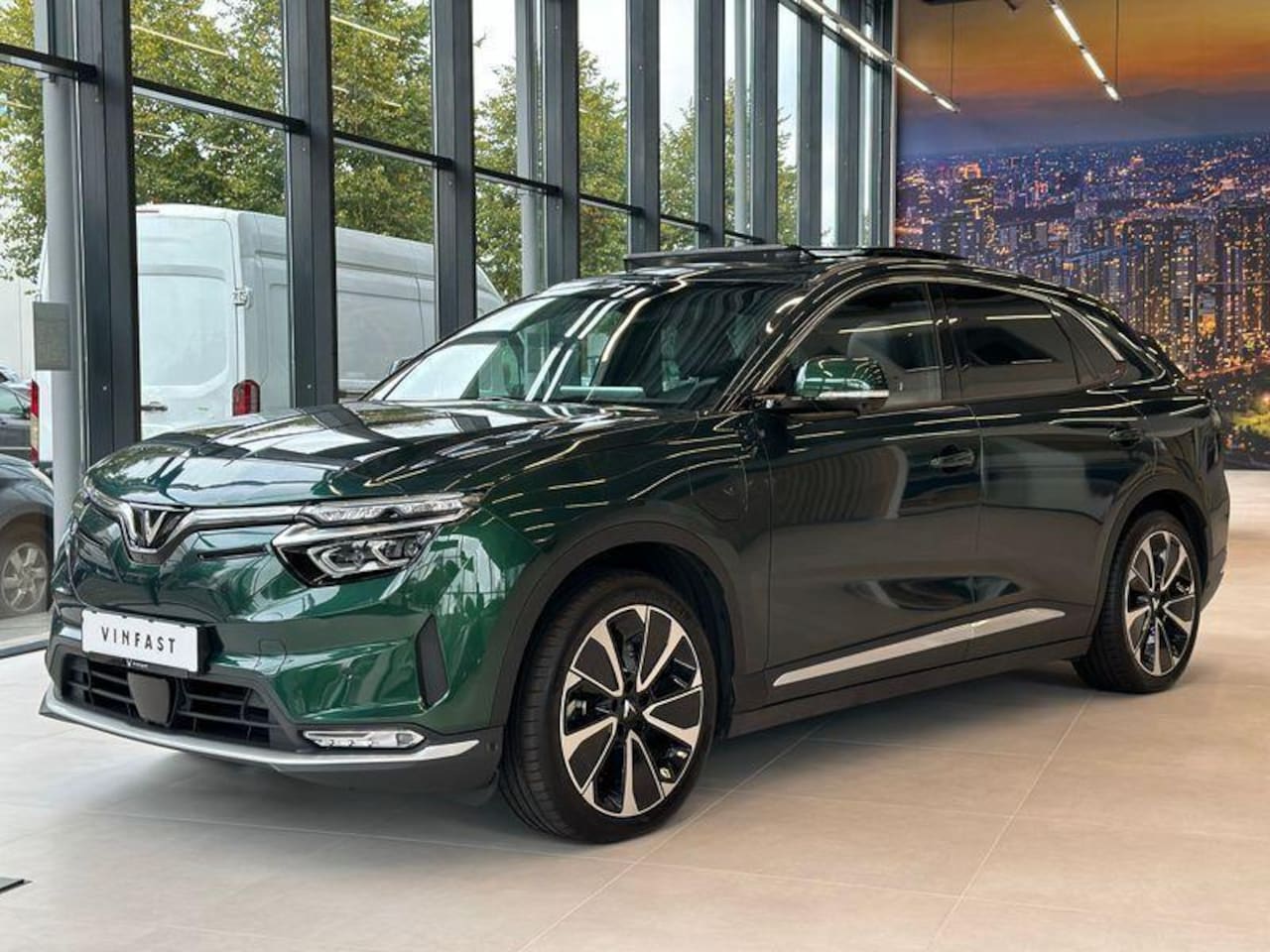 VinFast VF 8 - Plus 87.7 kWh 4WD// 10 JAAR GARANTIE // HOGE INRUILPREMIE!! - AutoWereld.nl