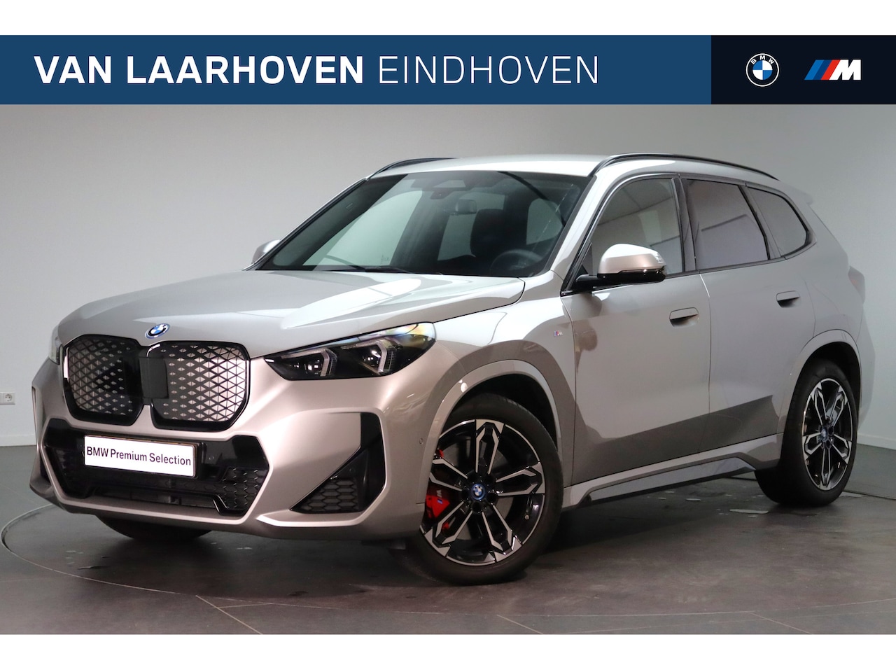 BMW iX1 - eDrive20 High Executive M Sport / Sportstoelen / Stoelverwarming / Adaptieve LED / Parking - AutoWereld.nl