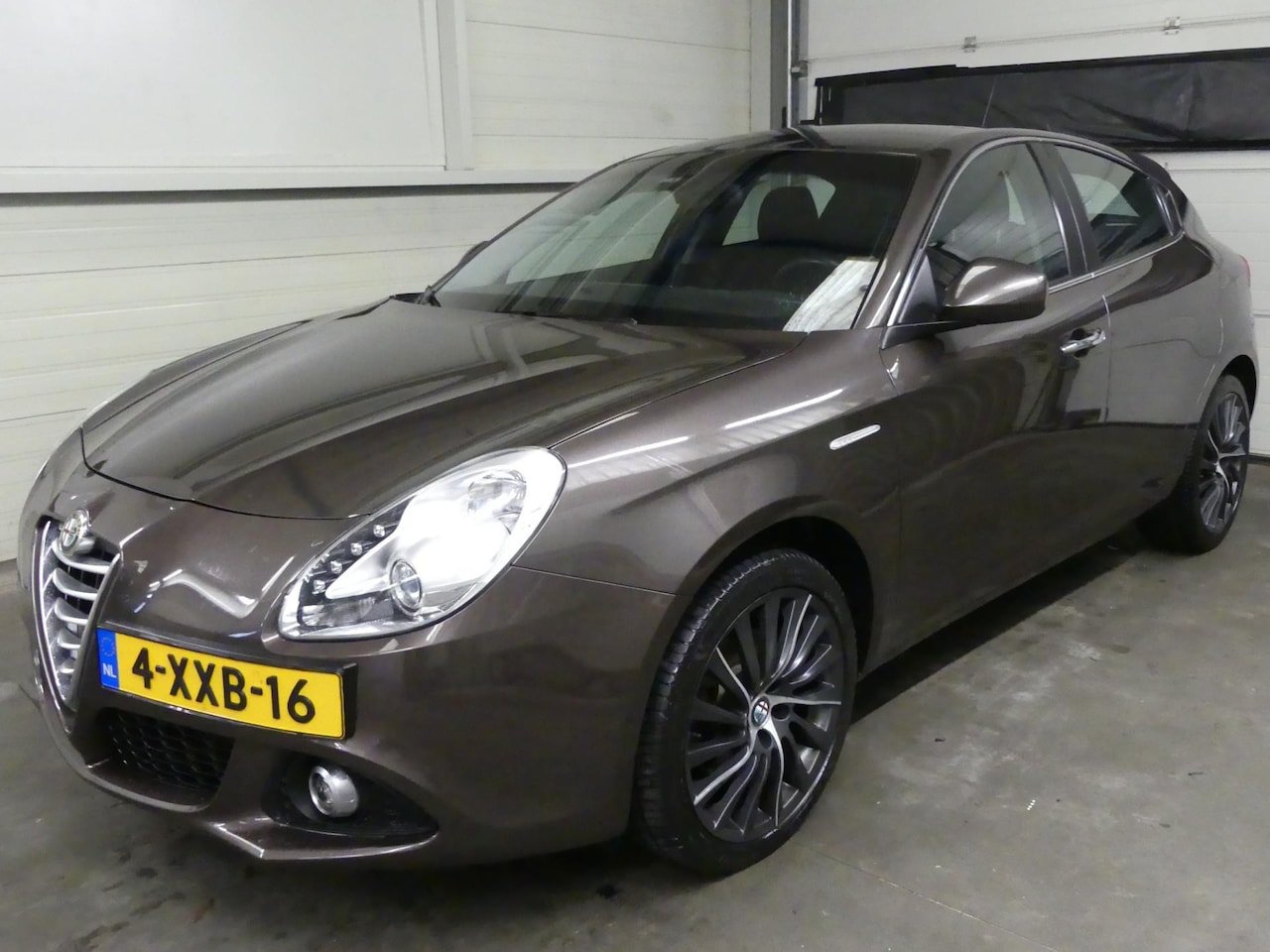 Alfa Romeo Giulietta - 1.4 T Dist Lusso - Automaat - Netjes Onderhouden - AutoWereld.nl