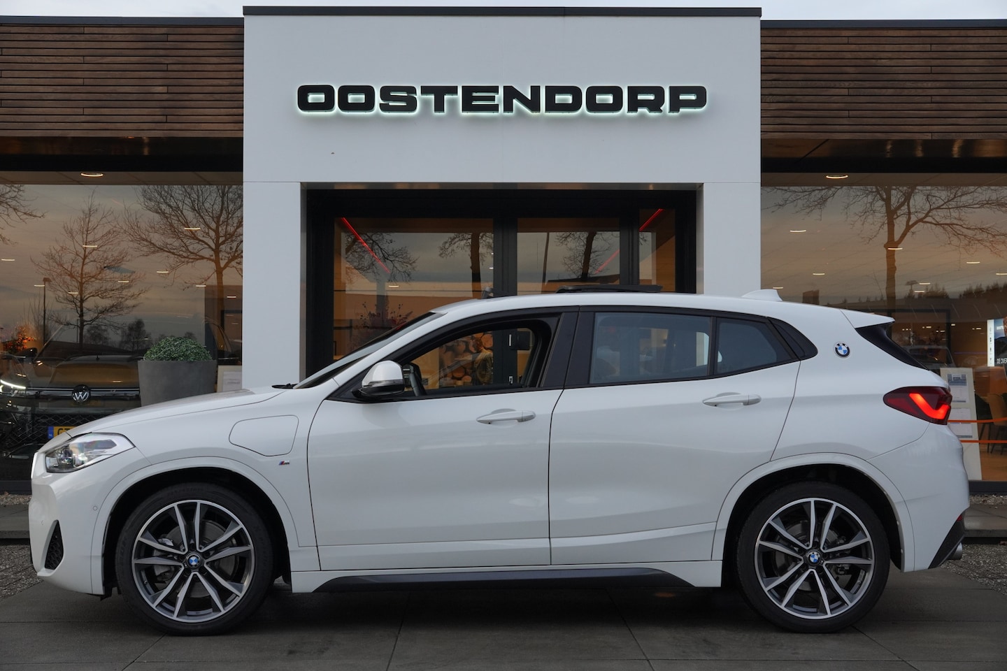 BMW X2 - xDrive25e/220pk M-Sport|2021|Panoramadak|19"LMV|Sportst.+Memory|PDC+Camera+Assist|Cruise|L - AutoWereld.nl