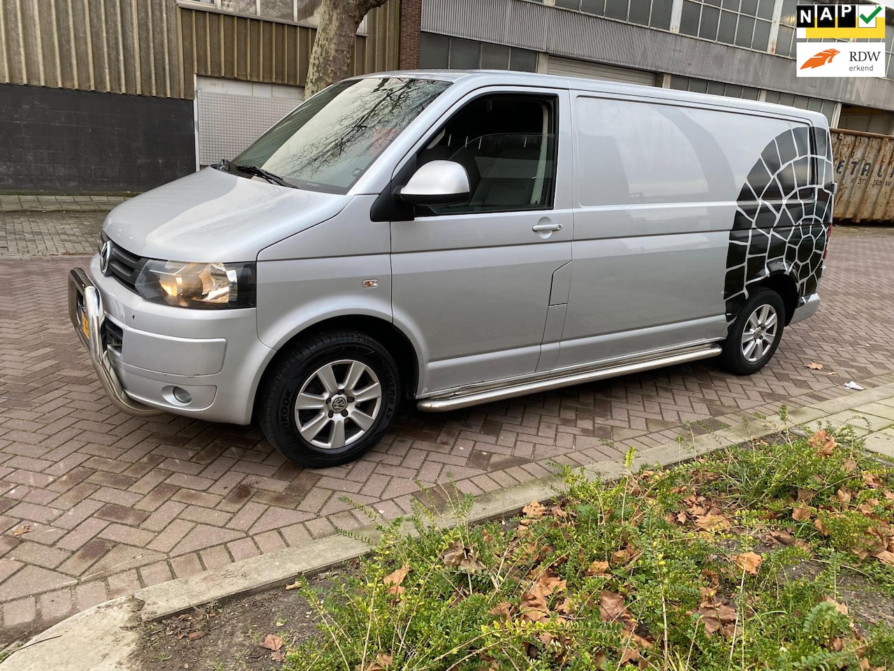 Volkswagen Transporter - 2.0 TDI L2 * Airco * 2011 * Euro5 * 184.701 KM NAP * ( Weinig ) * APK 27-7-2025 * Parkeer - AutoWereld.nl