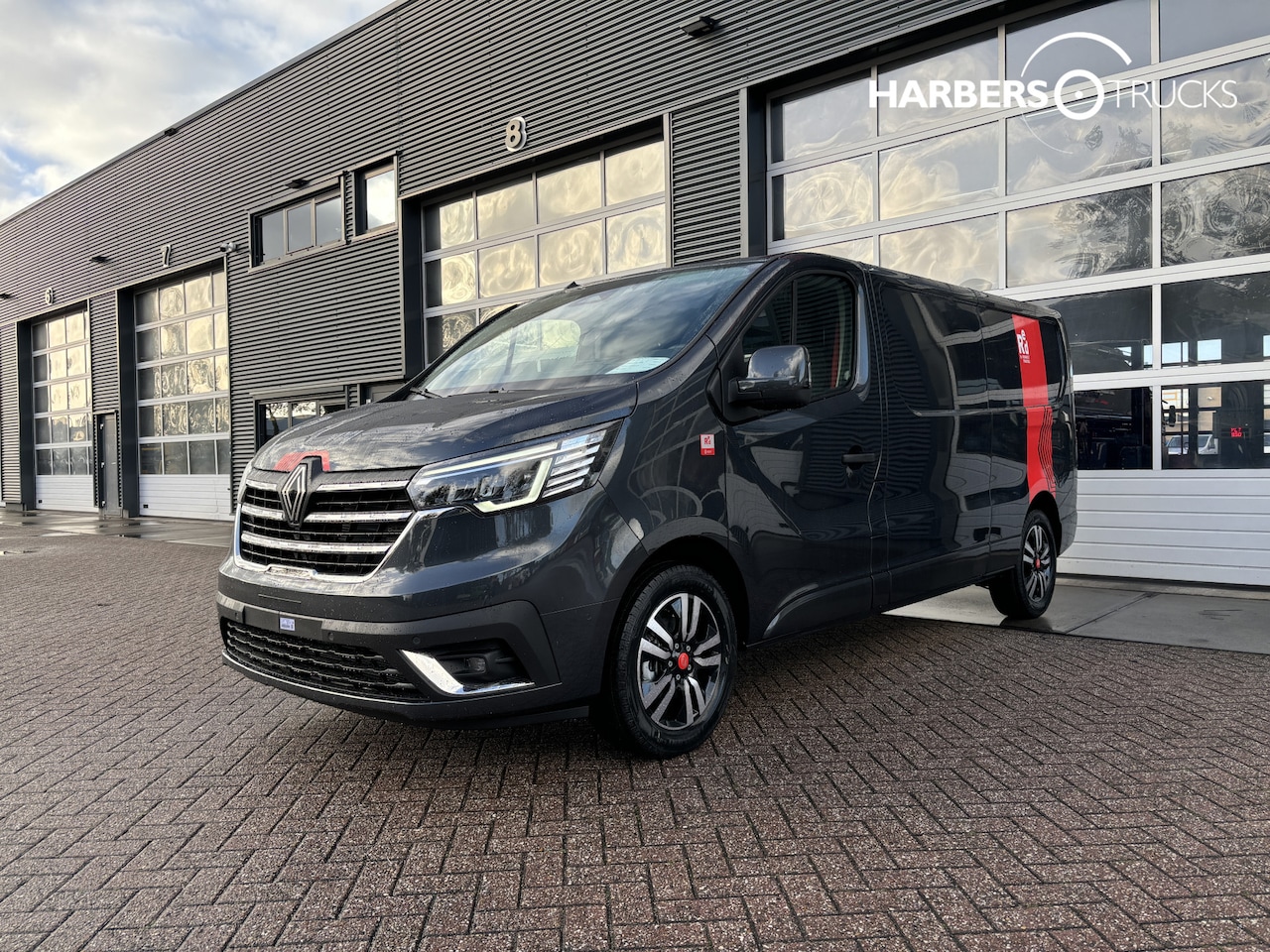 Renault Trafic - L2H1 Red Exclusive 150PK Automaat, Luxe, Trekhaak, Achterklep BPM VRIJ! - AutoWereld.nl