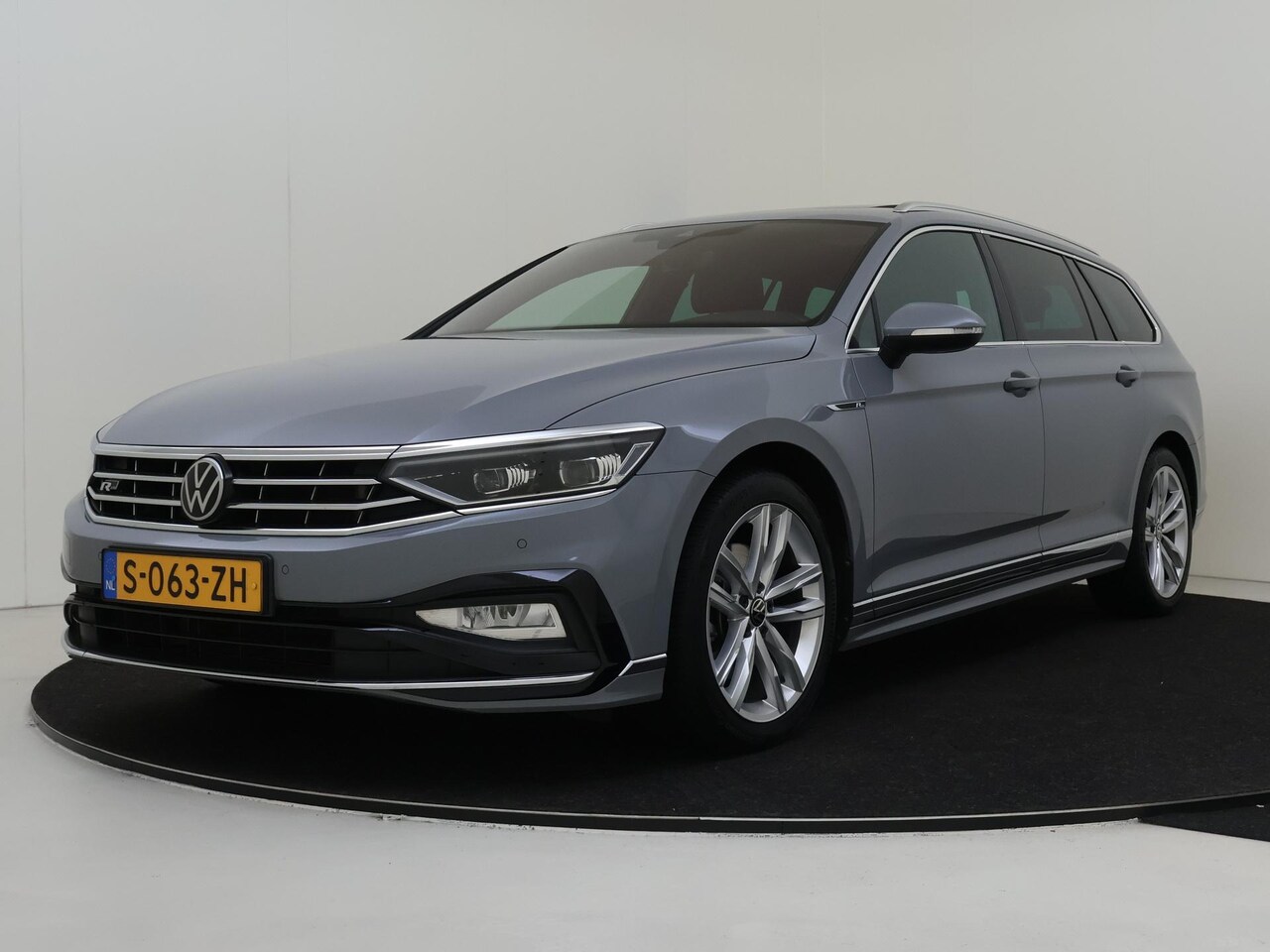 Volkswagen Passat Variant - 1.5 TSI R-Line Business + | Panoramadak | Achteruitrijcamera | LED Matrix | Stoelverwarmin - AutoWereld.nl