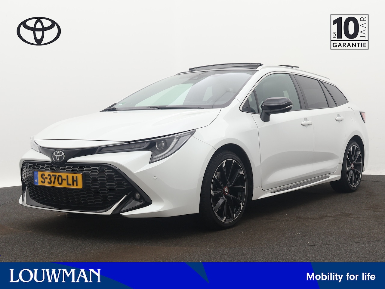 Toyota Corolla Touring Sports - 2.0 Hybrid GR-Sport Plus | Panoramadak | Dodehoek Ass. | Stoelverwarming | Draadloze telef - AutoWereld.nl