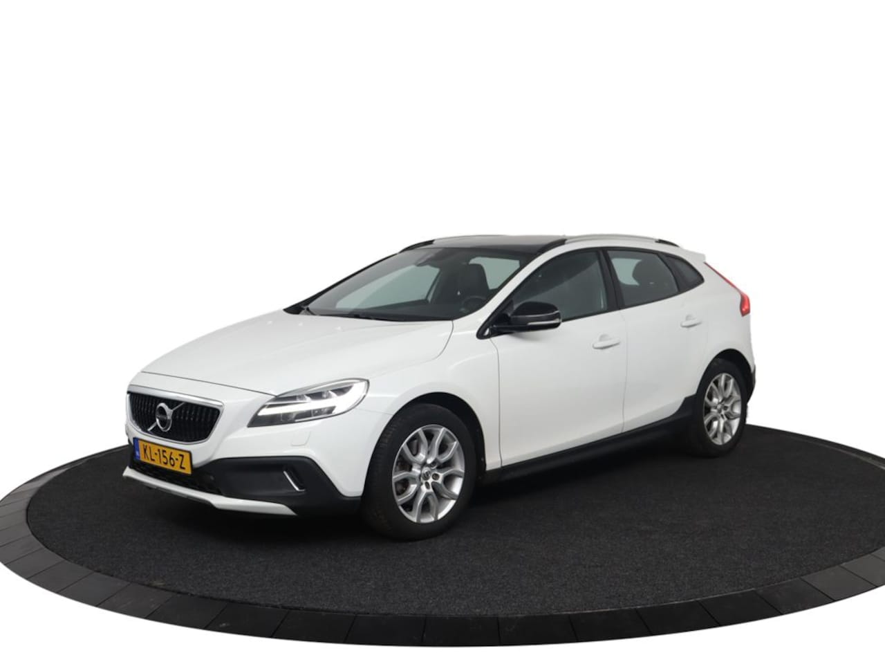 Volvo V40 Cross Country - 2.0 T3 Summum | Standkachel | Panoramadak | Parkeersensoren V+A | Parkeercamera | Keyless - AutoWereld.nl