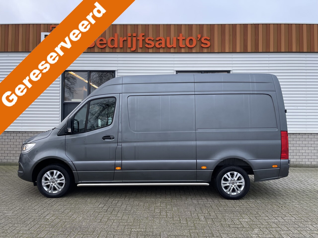 Mercedes-Benz Sprinter - 317 1.9 CDI L2H2 automaat / ingerichte laadruimte / trekhaak 3500 kg ! - AutoWereld.nl