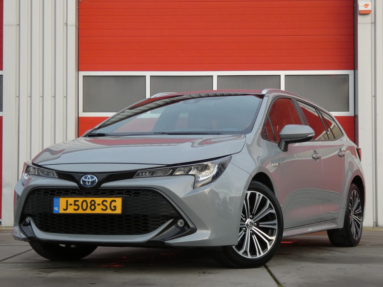 Toyota Corolla Touring Sports - 1.8 Hybrid Business Plus/ lage km/ compleet! - AutoWereld.nl