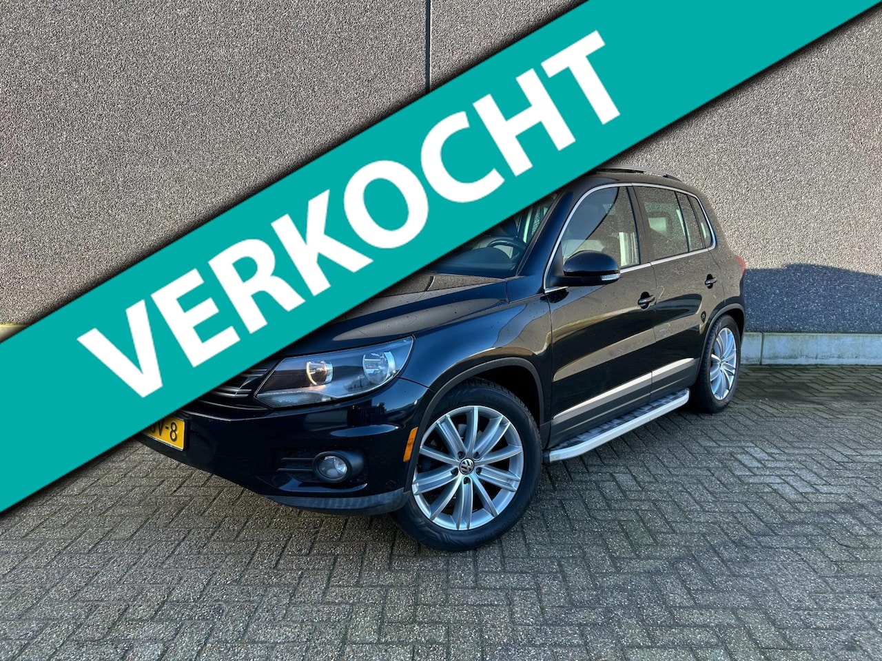 Volkswagen Tiguan - 2.0 TSI Sport&Style 4Motion | AUTOMAAT | PANO | TREKHAAK | A.CAMERA | NAVI | LEDER | BLUET - AutoWereld.nl