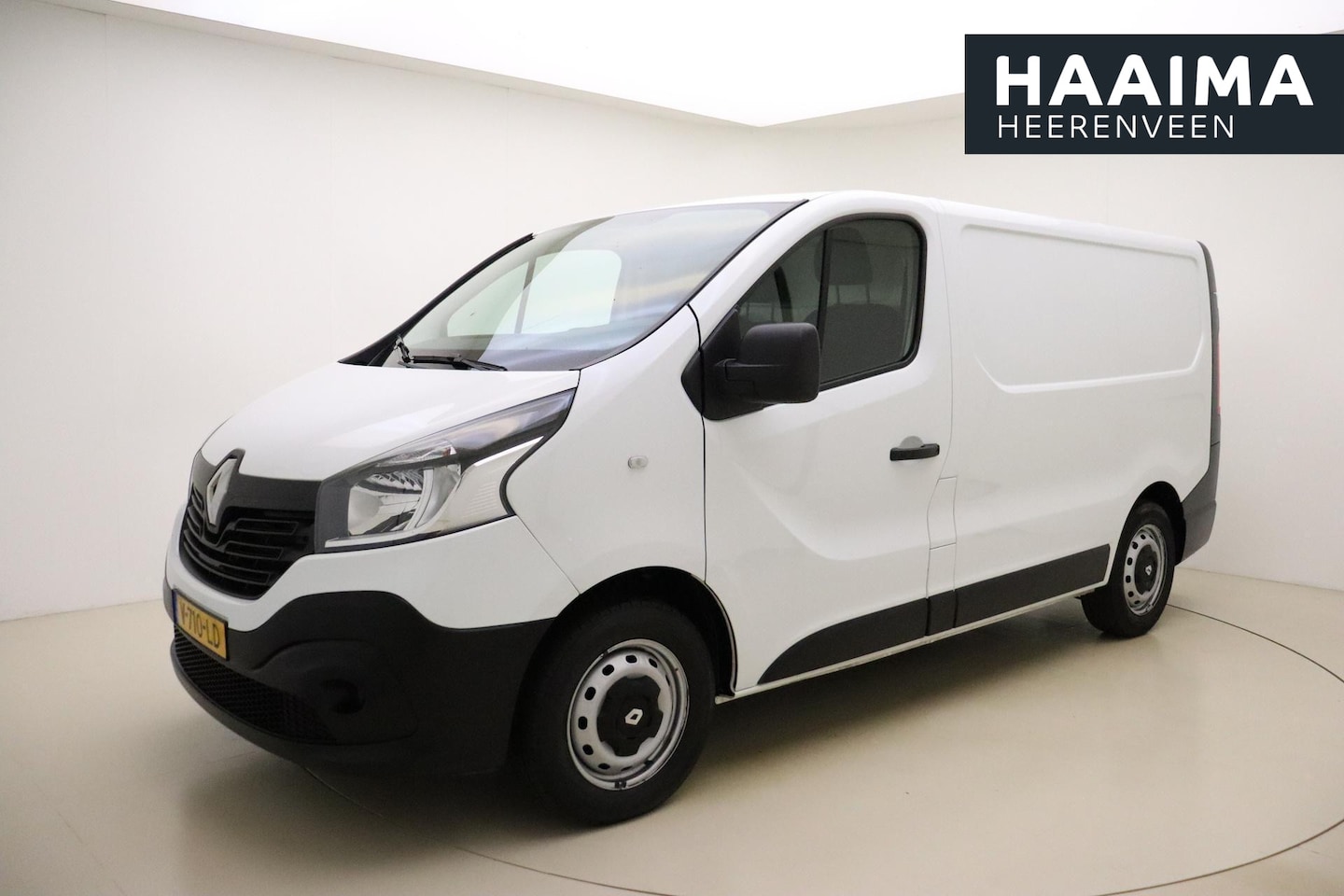 Renault Trafic - 1.6 dCi T27 L1H1 Comfort | 3 Zitplaatsen | Airco | Bluetooth  | Cruise Control | Parkeerse - AutoWereld.nl