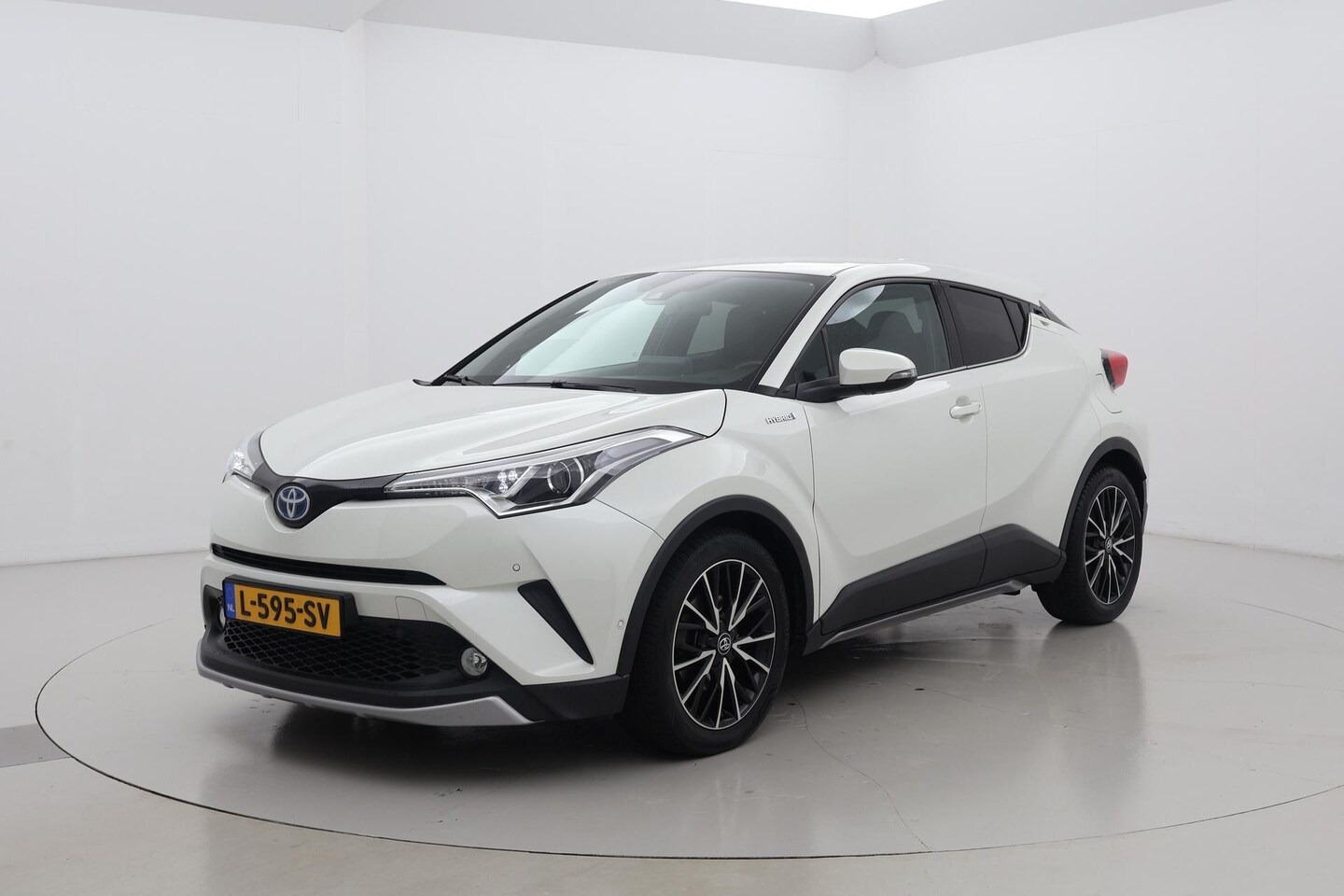 Toyota C-HR - 1.8 Hybrid Executive Dodehoek JBL Navigatie - AutoWereld.nl