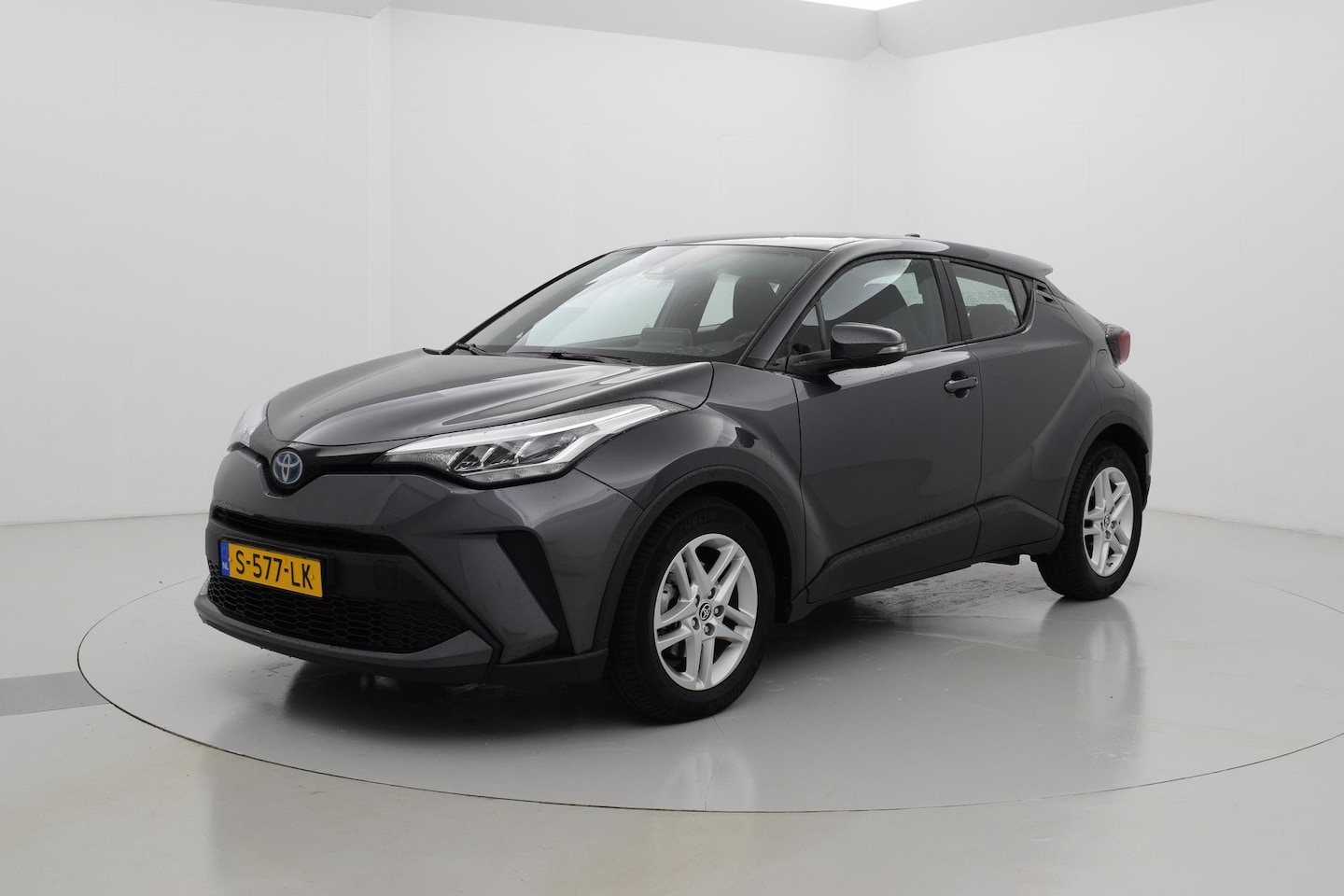 Toyota C-HR - 1.8 Hybrid Active Apple/Android Automaat - AutoWereld.nl