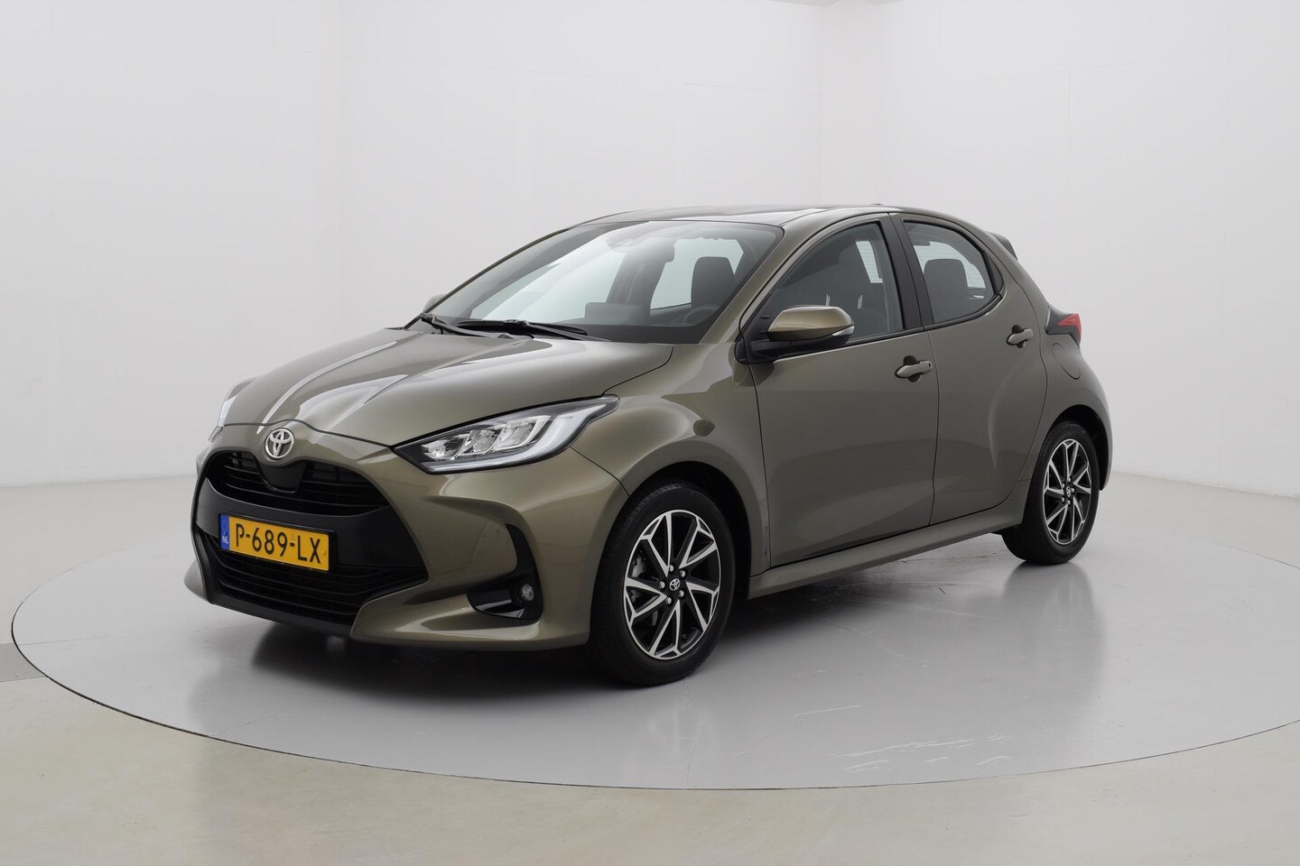 Toyota Yaris - 1.5 VVT-i Dynamic Apple/Android 5drs - AutoWereld.nl