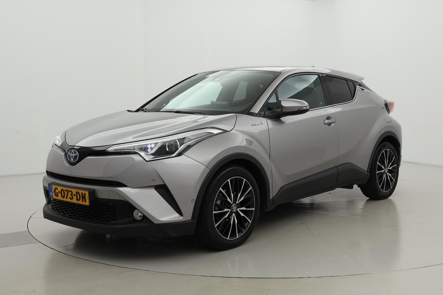 Toyota C-HR - 1.8 Hybrid Executive Trekhaak Dodehoek - AutoWereld.nl