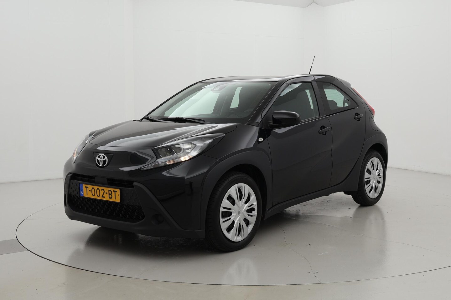 Toyota Aygo X - 1.0 VVT-i MT play Apple\Android 5drs - AutoWereld.nl