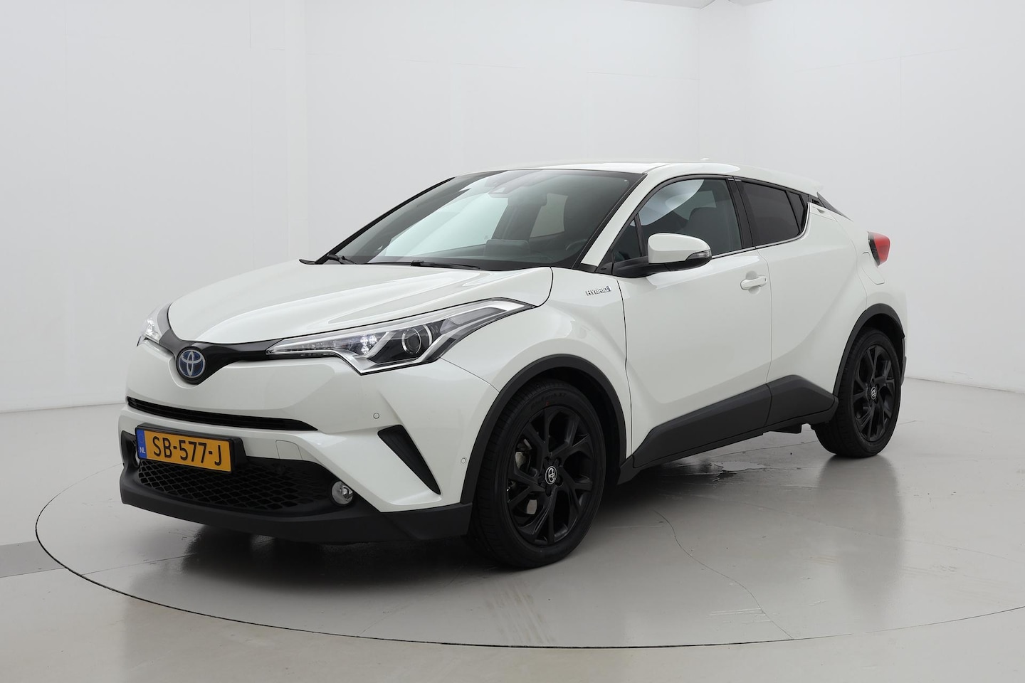 Toyota C-HR - 1.8 Hybrid Black Edition Leder Dodehoek JBL - AutoWereld.nl