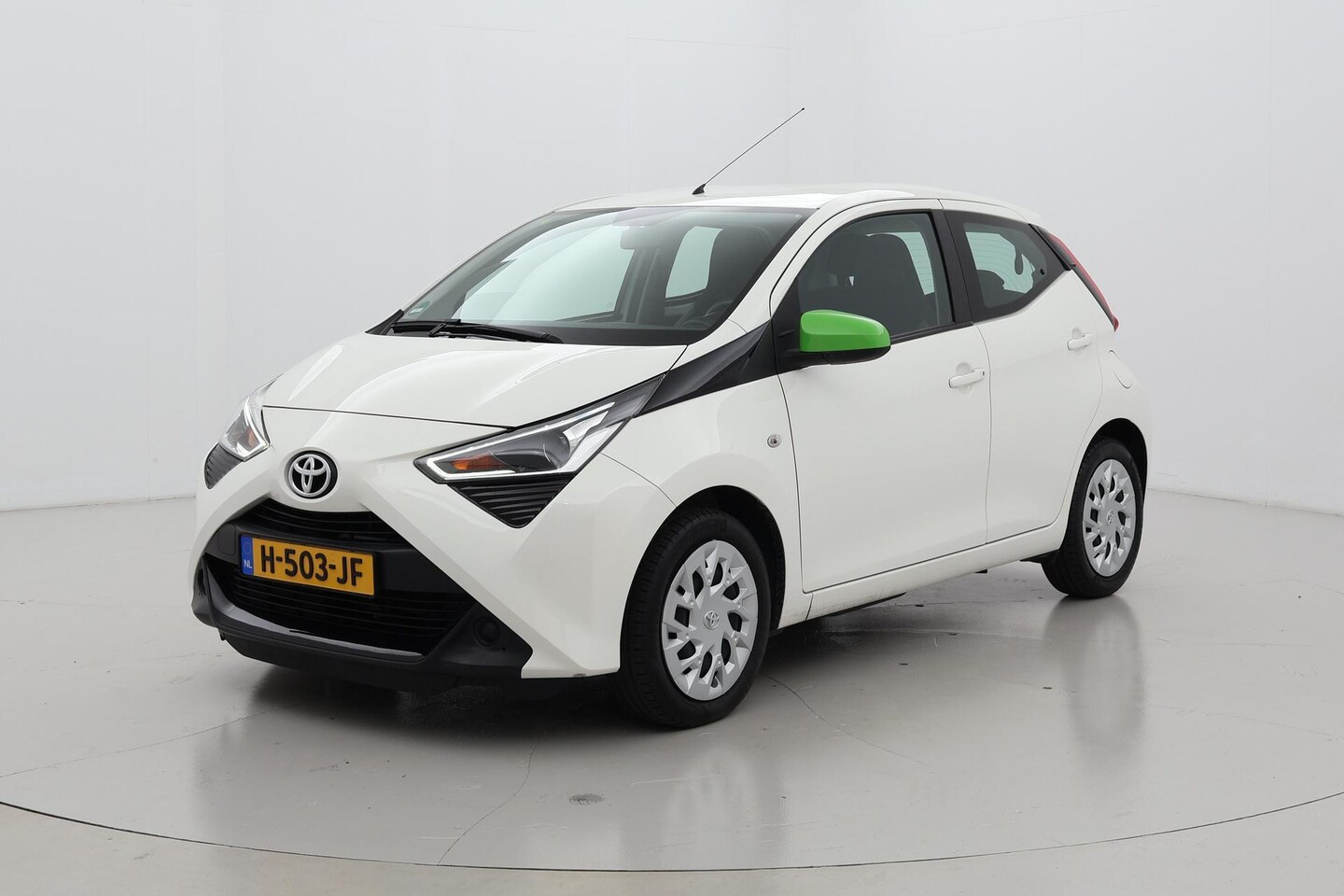 Toyota Aygo - 1.0 VVT-i x-play Navigatie 5drs - AutoWereld.nl