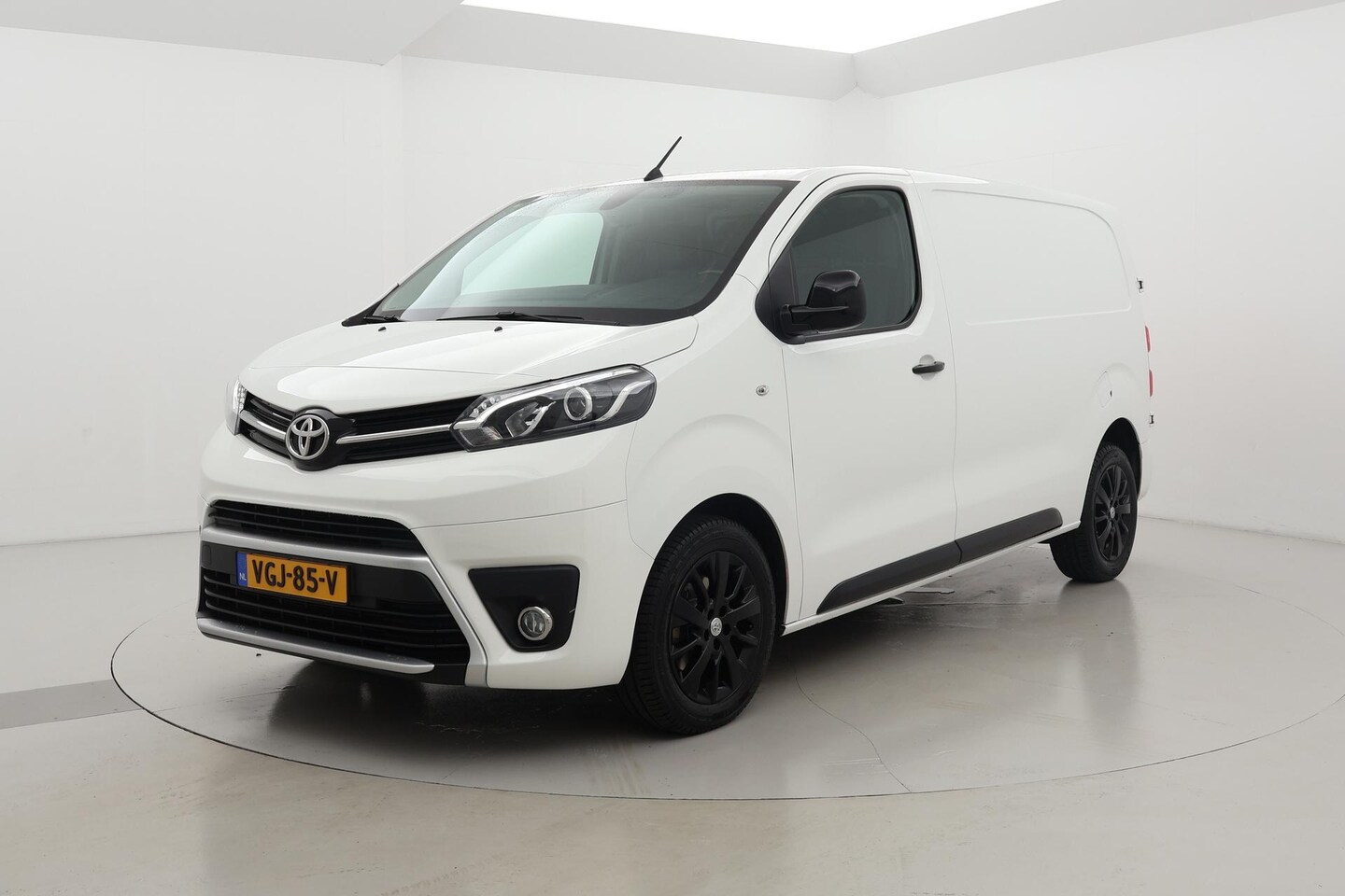 Toyota ProAce Worker - 2.0 D-4D Black Line Trekhaak Navigatie - AutoWereld.nl