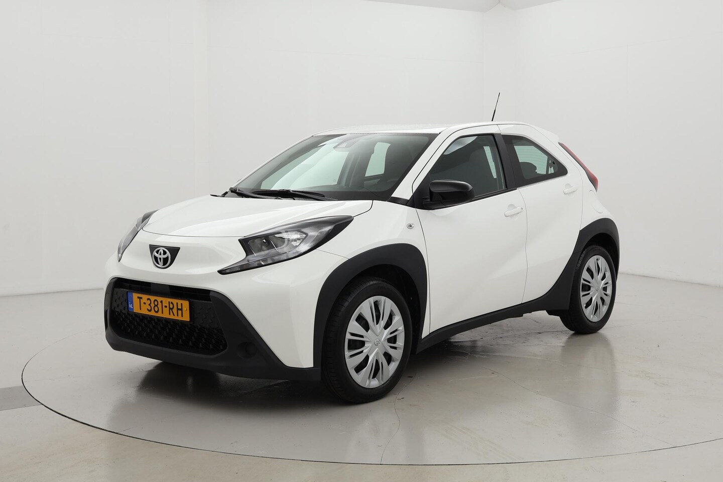 Toyota Aygo X - 1.0 VVT-i MT Play Apple/Android 5drs - AutoWereld.nl