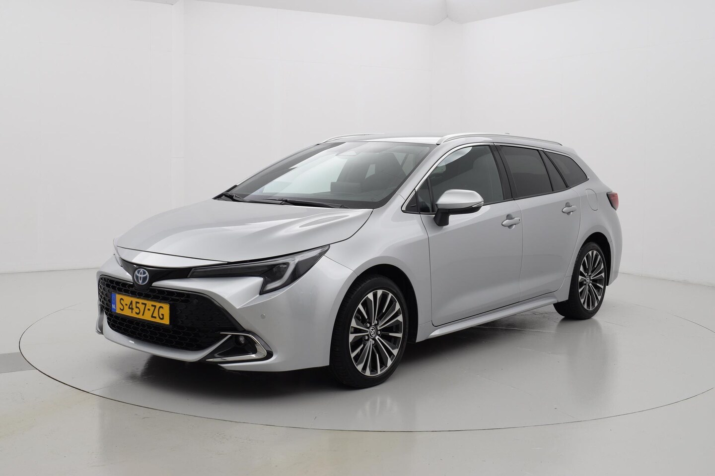 Toyota Corolla Touring Sports - 1.8 Hybrid First Edition Navigatie - AutoWereld.nl