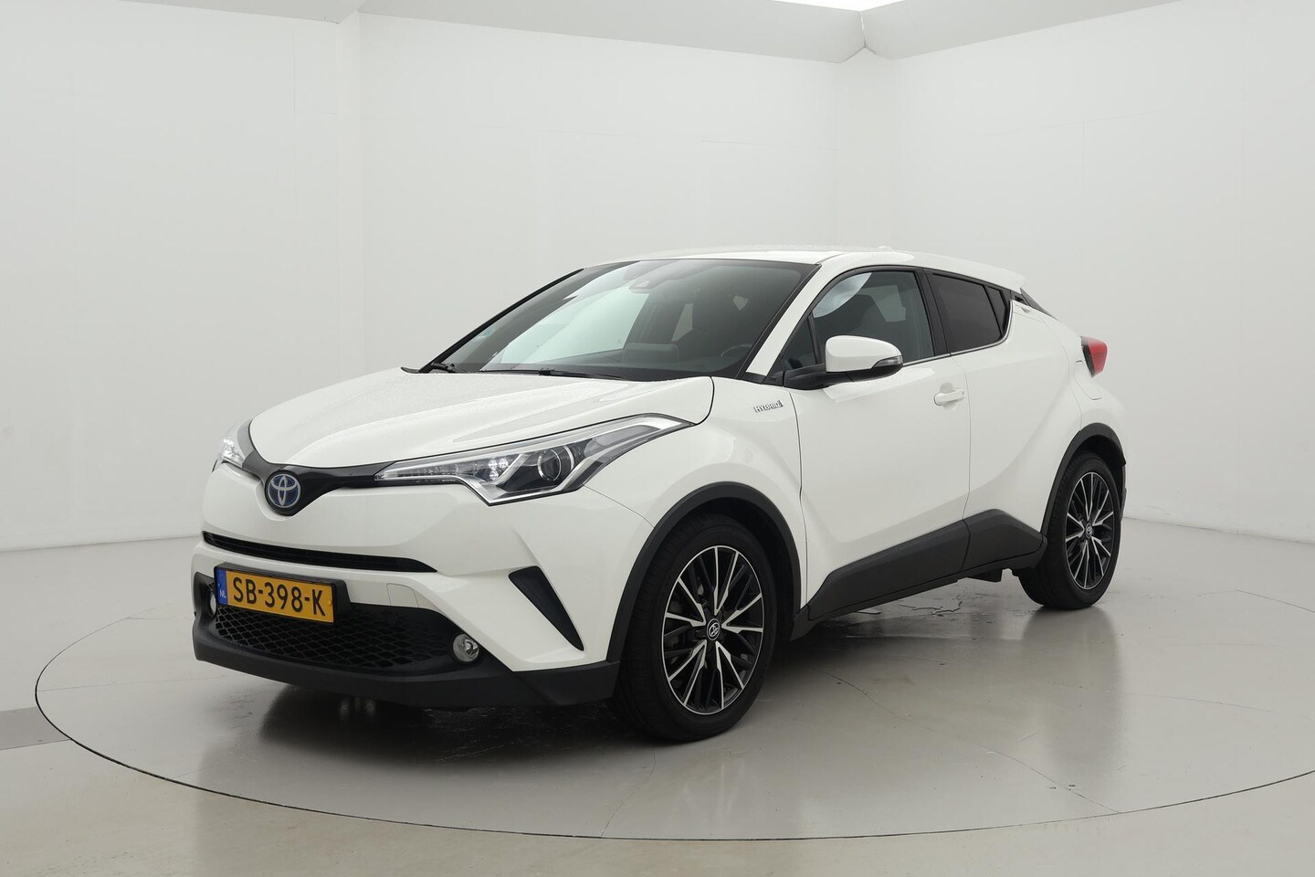 Toyota C-HR - 1.8 Hybrid Dynamic Trekhaak Navigatie Automaat - AutoWereld.nl