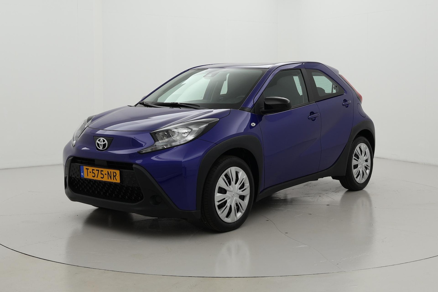 Toyota Aygo X - 1.0 VVT-i MT play Apple\Android 5drs - AutoWereld.nl