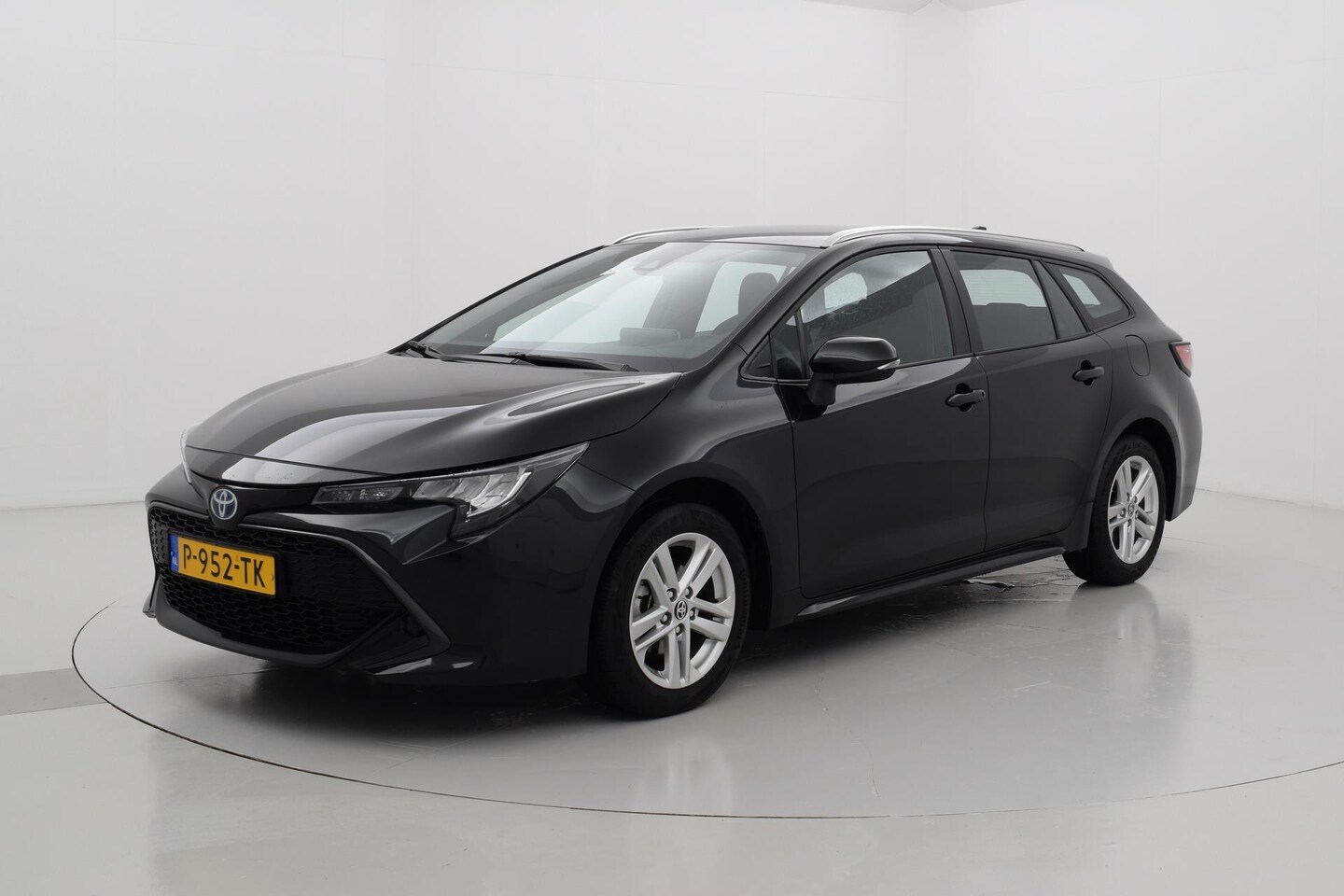 Toyota Corolla Touring Sports - 1.8 Hybrid Active Apple/Android Automaat - AutoWereld.nl