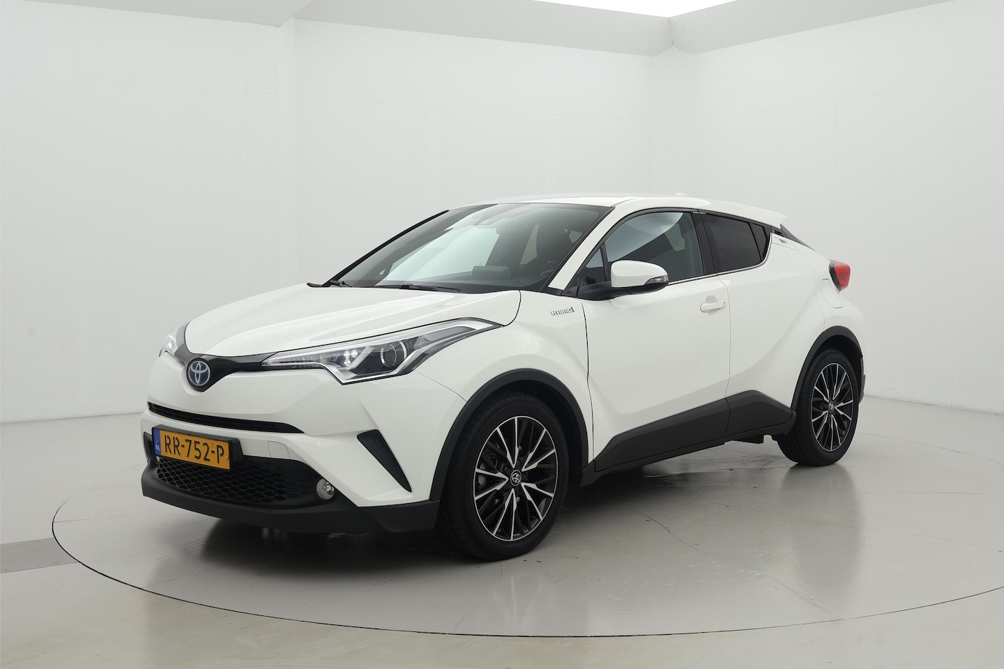 Toyota C-HR - 1.8 Hybrid Dynamic Trekhaak Navigatie Automaat - AutoWereld.nl