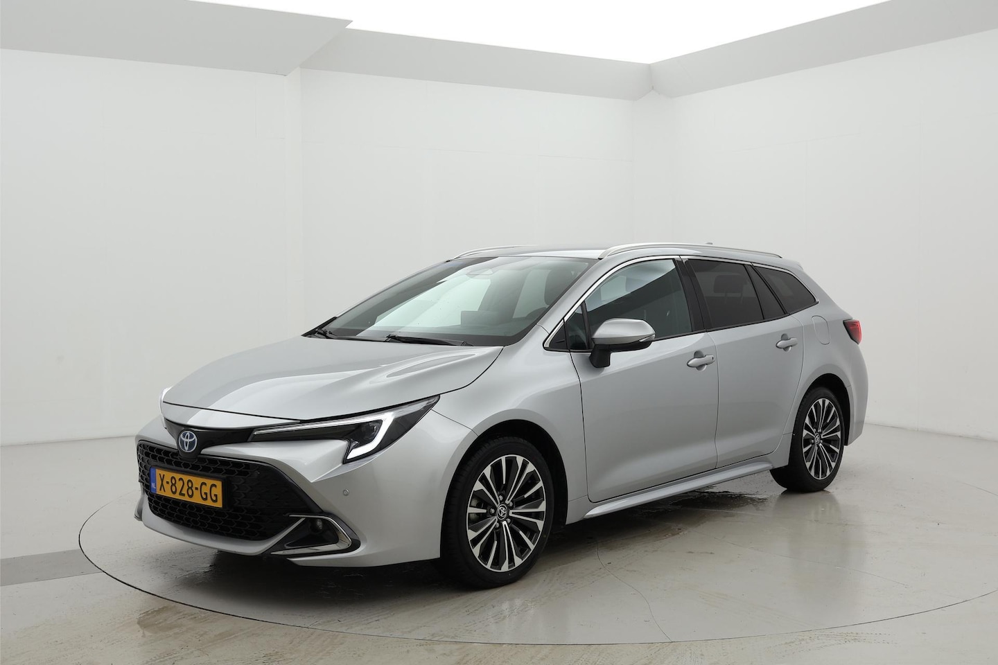 Toyota Corolla Touring Sports - 1.8 Hybrid First Edition Apple\Android Automaat - AutoWereld.nl