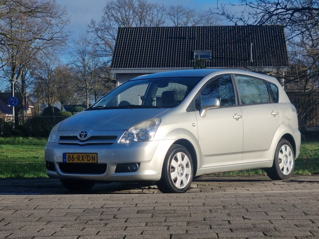 Toyota Verso - Sol 1.8 VVT-i - cruise - airco - trekhaak - AutoWereld.nl