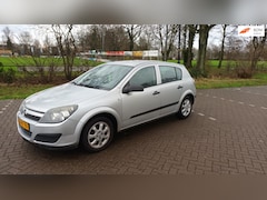 Opel Astra - 1.6 Essentia Automaat / Airco