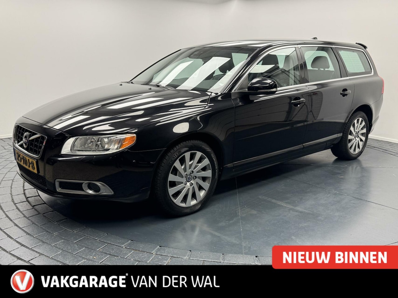 Volvo V70 - 1.6 T4 Limited Edition Navigatie-Cr.contr-Clima-Lm17''velgen-Parkeersensoren-Elektrische a - AutoWereld.nl