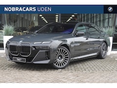 BMW 7-serie - 750e xDrive High Executive M Sport Automaat / Panoramadak Sky Lounge / Trekhaak / Massagef