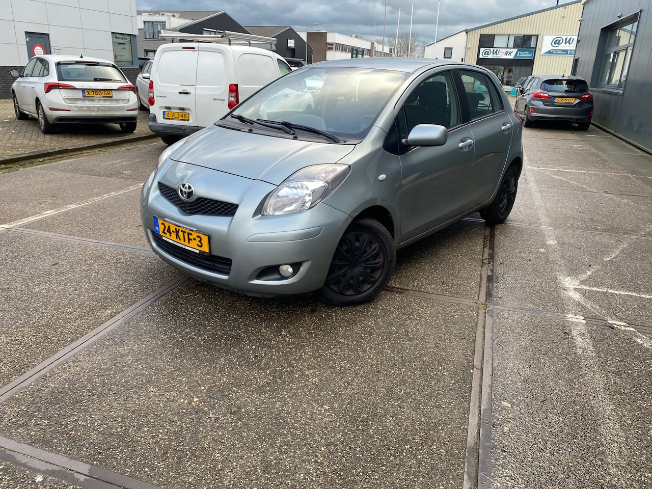 Toyota Yaris - 1.3 VVTi Aspiration/5drs/automaat/nap/2e EIG/1jaar apk/ dealeronderhouden/ airco/ parkeers - AutoWereld.nl