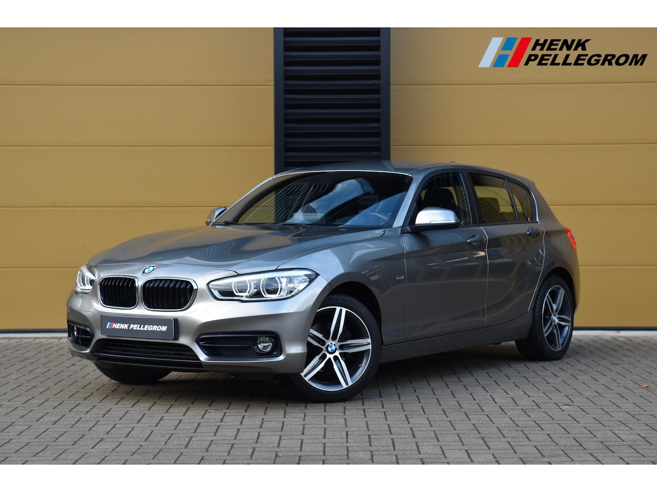 BMW 1-serie - 118i Executive * Sport line * 17 inch * LED * Sportstoelen * Licht pakket * - AutoWereld.nl