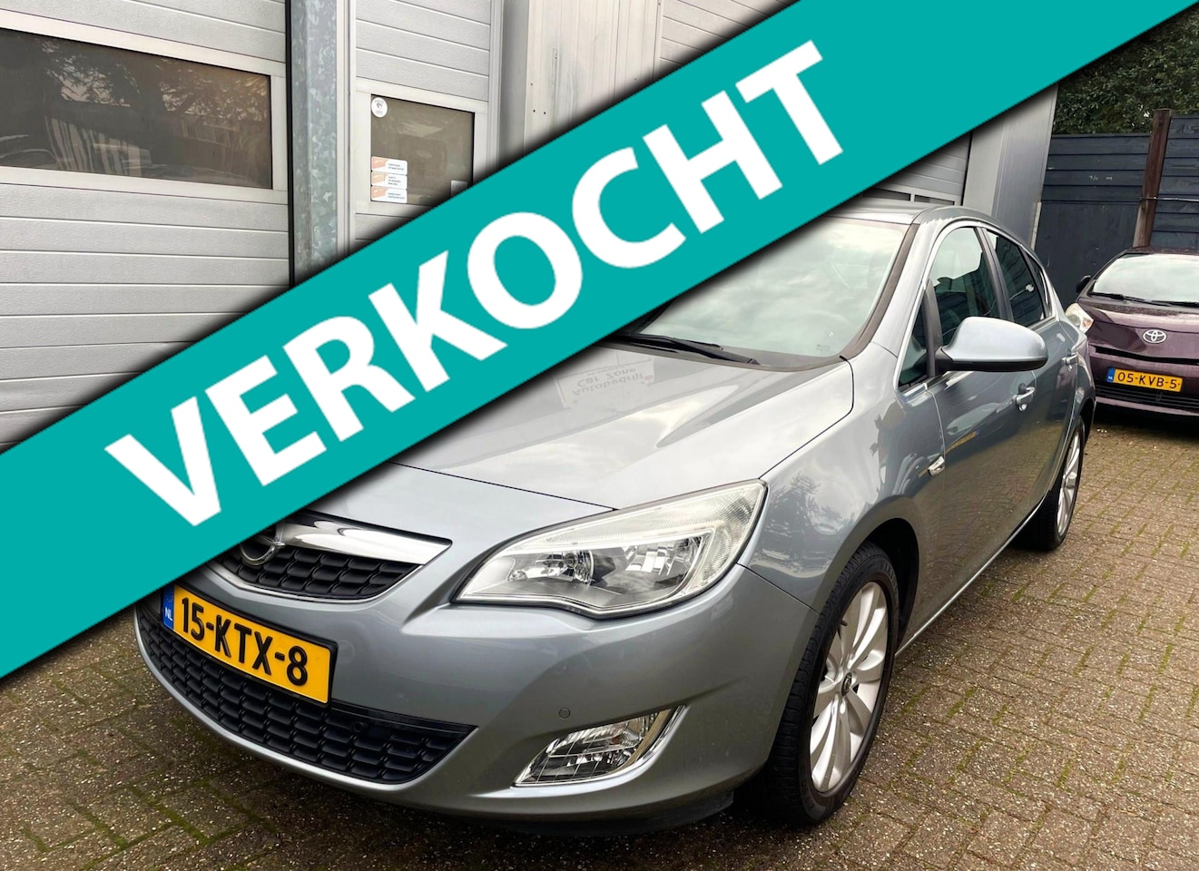 Opel Astra - 1.6 Cosmo 2010-Leder-Navi-Clima-Cruise-Trekhaak - AutoWereld.nl