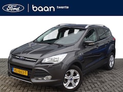 Ford Kuga - 1.5 Turbo 120pk Trend Ultimate vooruitverw. / stoelverw. / trekhaak / privacy glass / eers