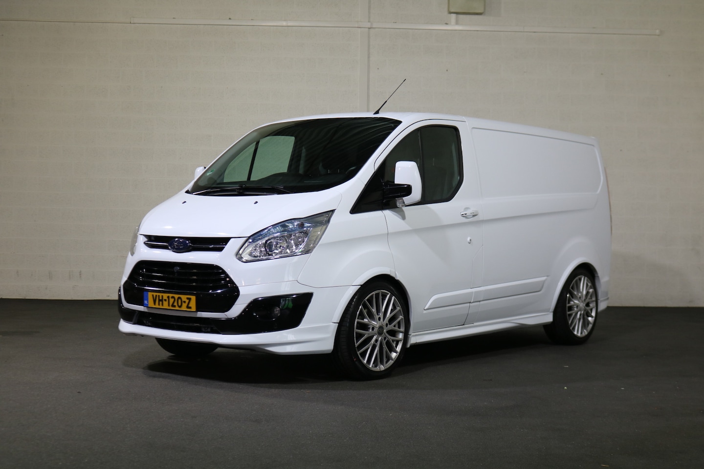 Ford Transit Custom - 2.2 TDci Limited Edition Airco Navigatie Spoilerpakket - AutoWereld.nl