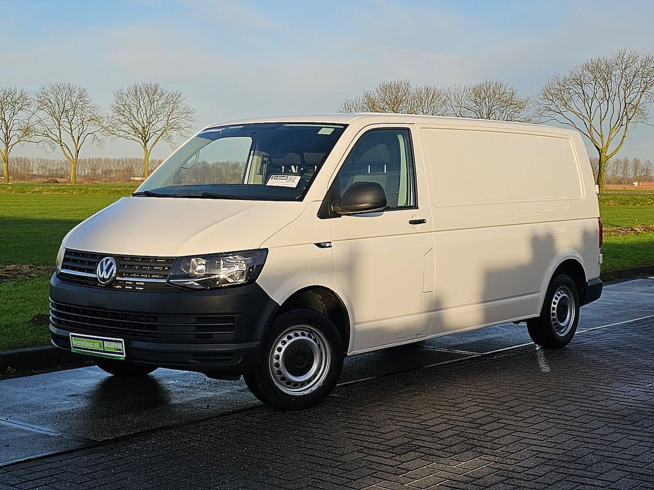 Volkswagen Transporter - 2.0 TDI L2H1 BPM vrij! airco, automaat, pdc, 74 dkm. - AutoWereld.nl