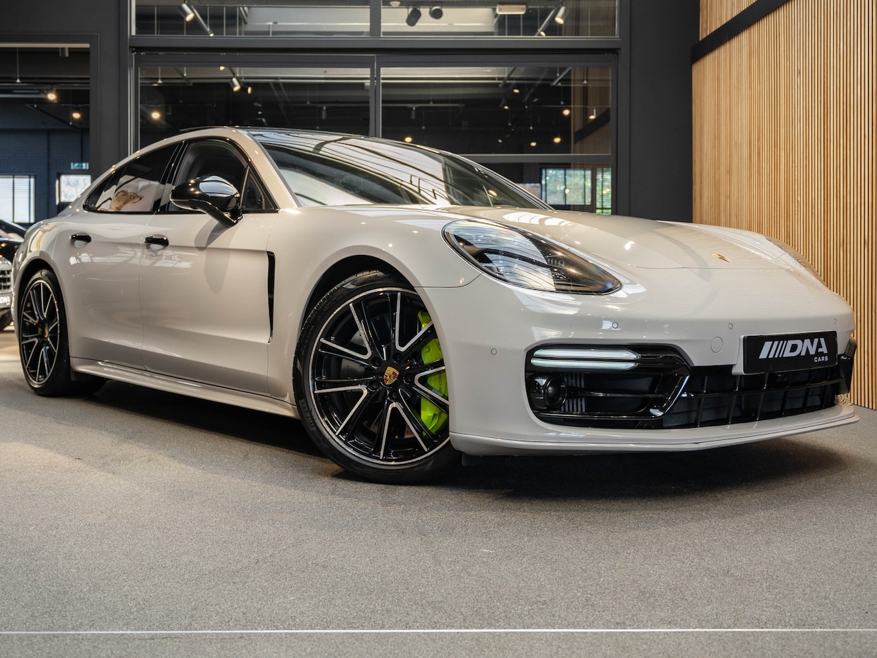 Porsche Panamera - Turbo S E-Hybrid Keramisch Sportstoelen 4.0 Turbo S E-Hybrid Surround 18-Weg - AutoWereld.nl