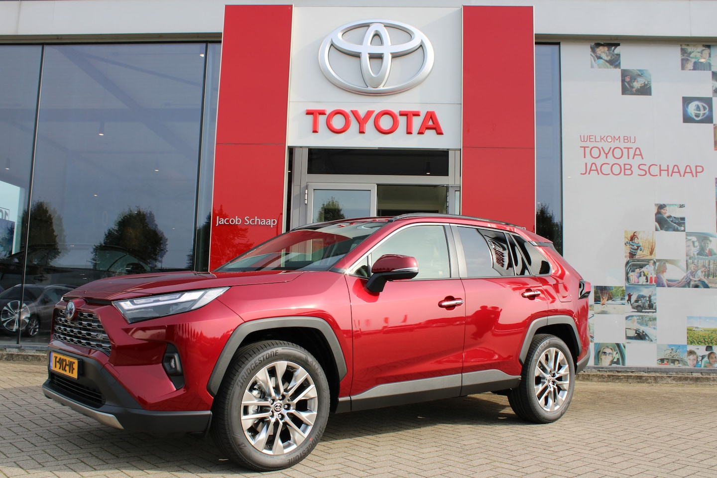 Toyota RAV4 - 2.5 Hybrid AWD Executive Automaat 222pk | Alarm klasse 3 | PDC | LED-lampen | Leder | - AutoWereld.nl