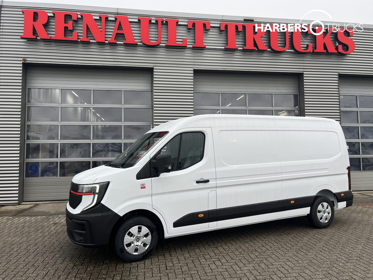 Renault Master - Red Edition 150PK L3H2 - AutoWereld.nl