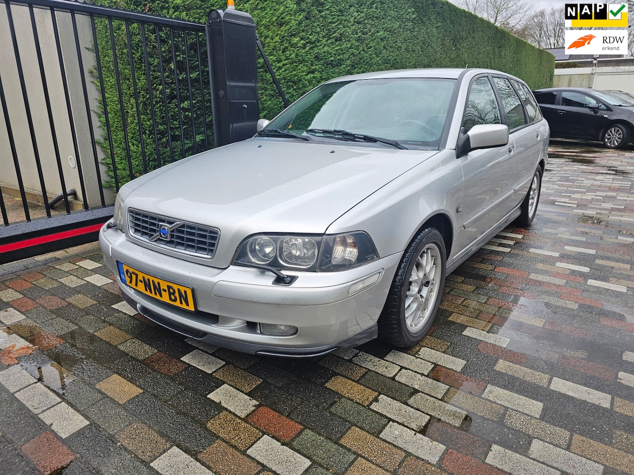 Volvo V40 - 2.0 T Europa 2003 leer Trehaak Cruise Airco - AutoWereld.nl