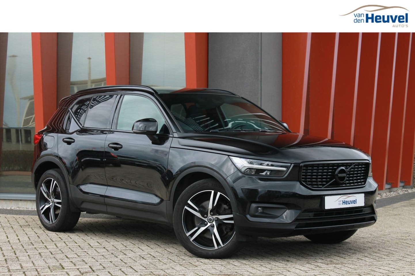 Volvo XC40 - T5 Recharge R-Design | Leder | Parkeercamera | Keyless | Glossy Black - AutoWereld.nl