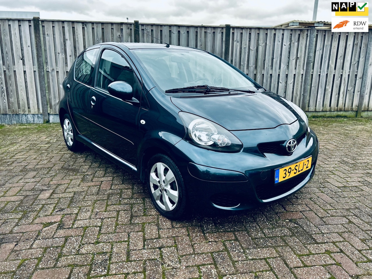 Toyota Aygo - 1.0-12V Aspiration Green Navigator/AIRCO/NAVI/ N.A.P/ LEER/TOERENTELLER - AutoWereld.nl