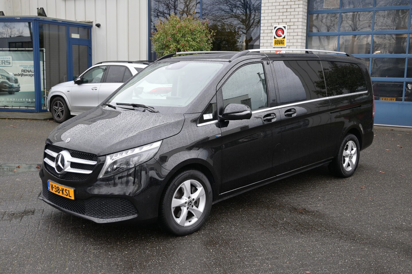 Mercedes-Benz V-klasse - 300d 4-MATIC Extra Lang 4x4 DC Avantgarde 2500kg trekhaak, Electrische deuren, 4x4 - AutoWereld.nl