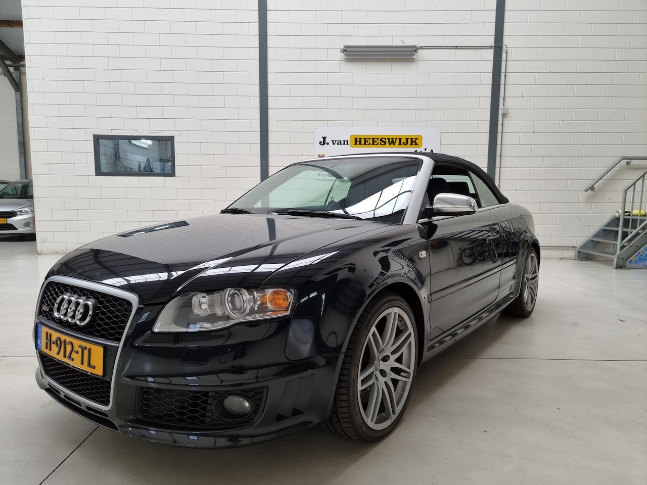 Audi RS4 - Cabriolet 4.2 V8 RS 4 quattro Exclusive met schaal stoelen youngtimer - AutoWereld.nl