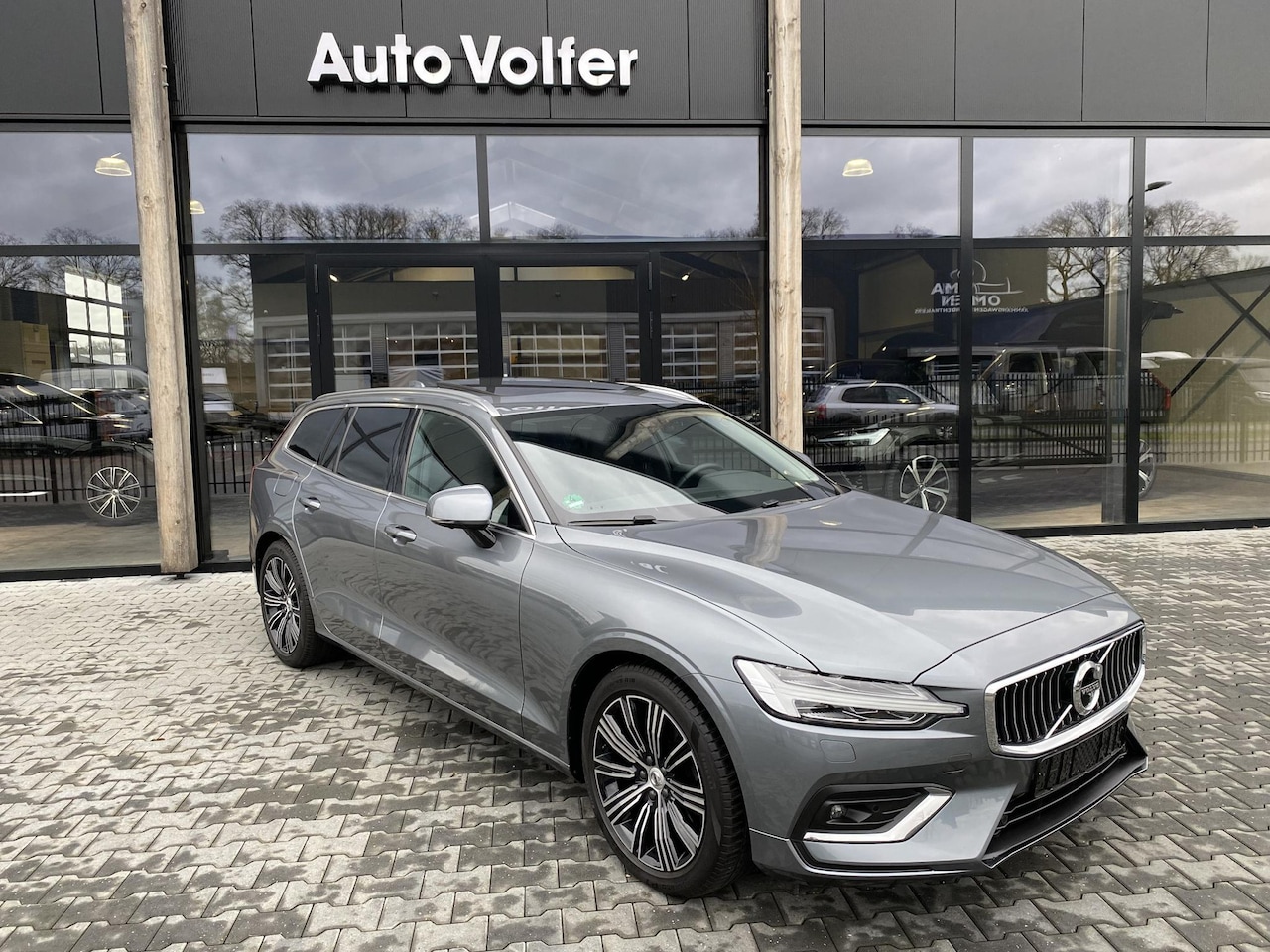 Volvo V60 - 2.0 T4 Inscription Pano|Leder|THK|360|Harman kardon - AutoWereld.nl