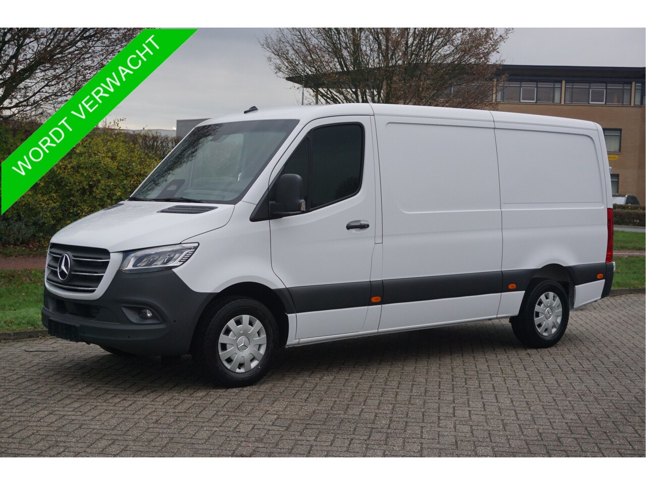 Mercedes-Benz Sprinter - 317CDI Pro L2H1 10.25" Mbux Navi, Cam, Gev. Stoel, 3.5T Trekhaak, LED!! NR. *547* - AutoWereld.nl