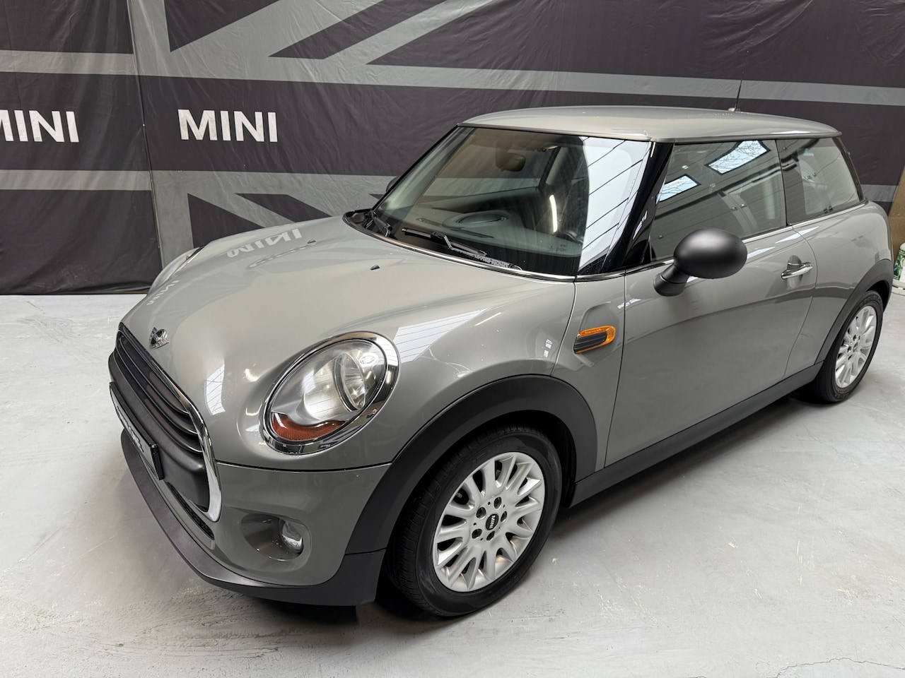 MINI One - Mini 1.2 One. Airco,stoelverw,pdc,16". Moonwalk Grey - AutoWereld.nl